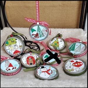 NWOT, 2 Lid Ornaments, Holiday, Winter
